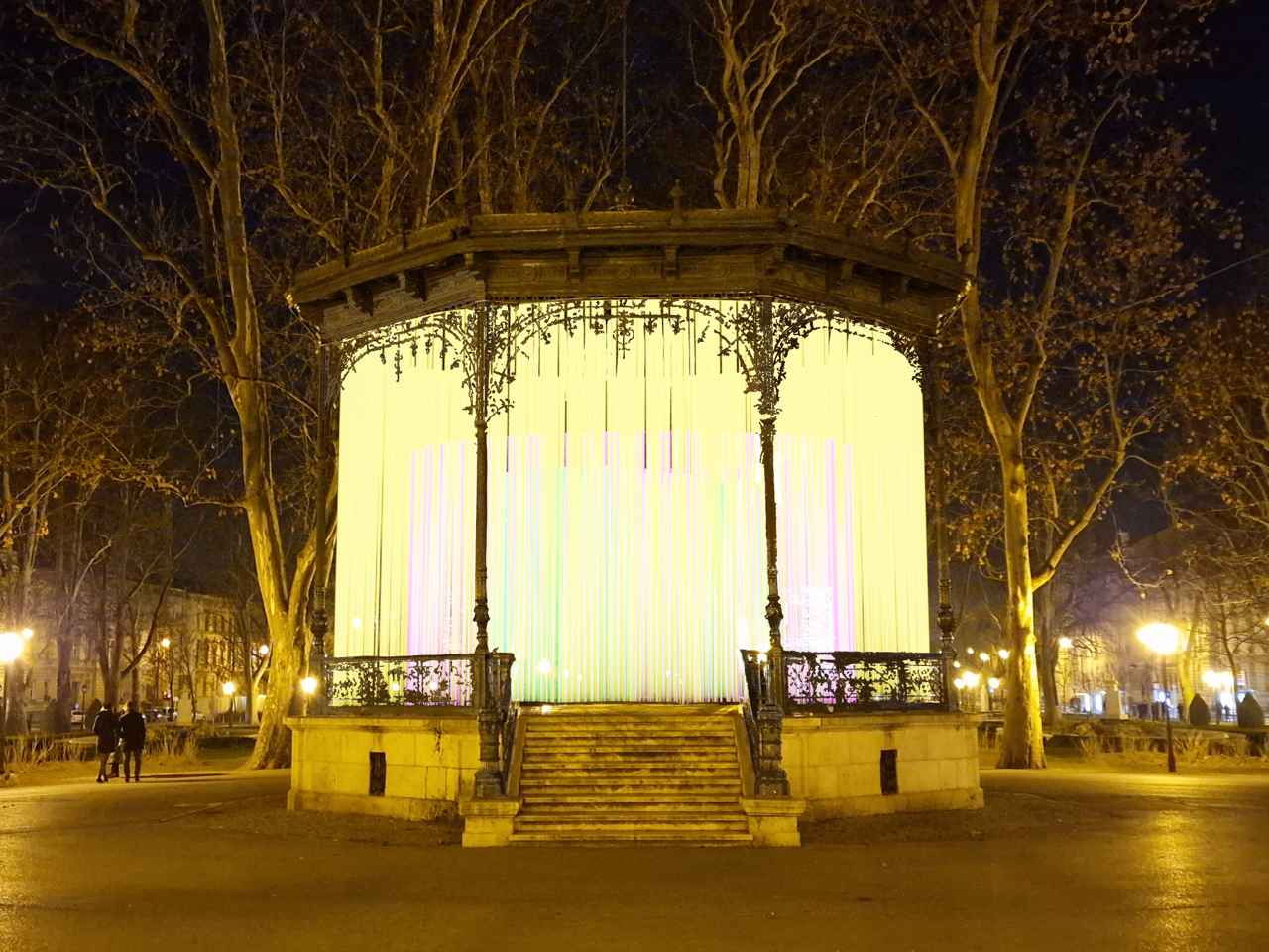 Neonski krugovi / Glazbeni paviljon Zrinjevac